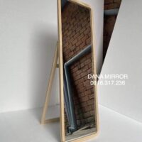 Gương soi toàn thân khung viền gỗ có chân dựa